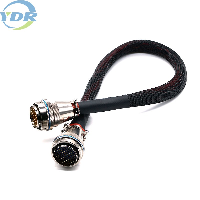 와이어 커넥터의 부품은 무엇입니까?